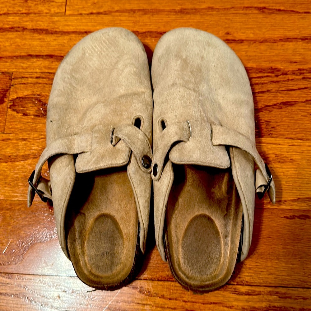 These are tan clogs